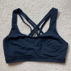 black lululemon sports bra